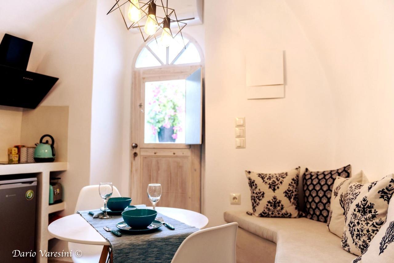Willa Santorinian Lava House Pýrgos Zewnętrze zdjęcie
