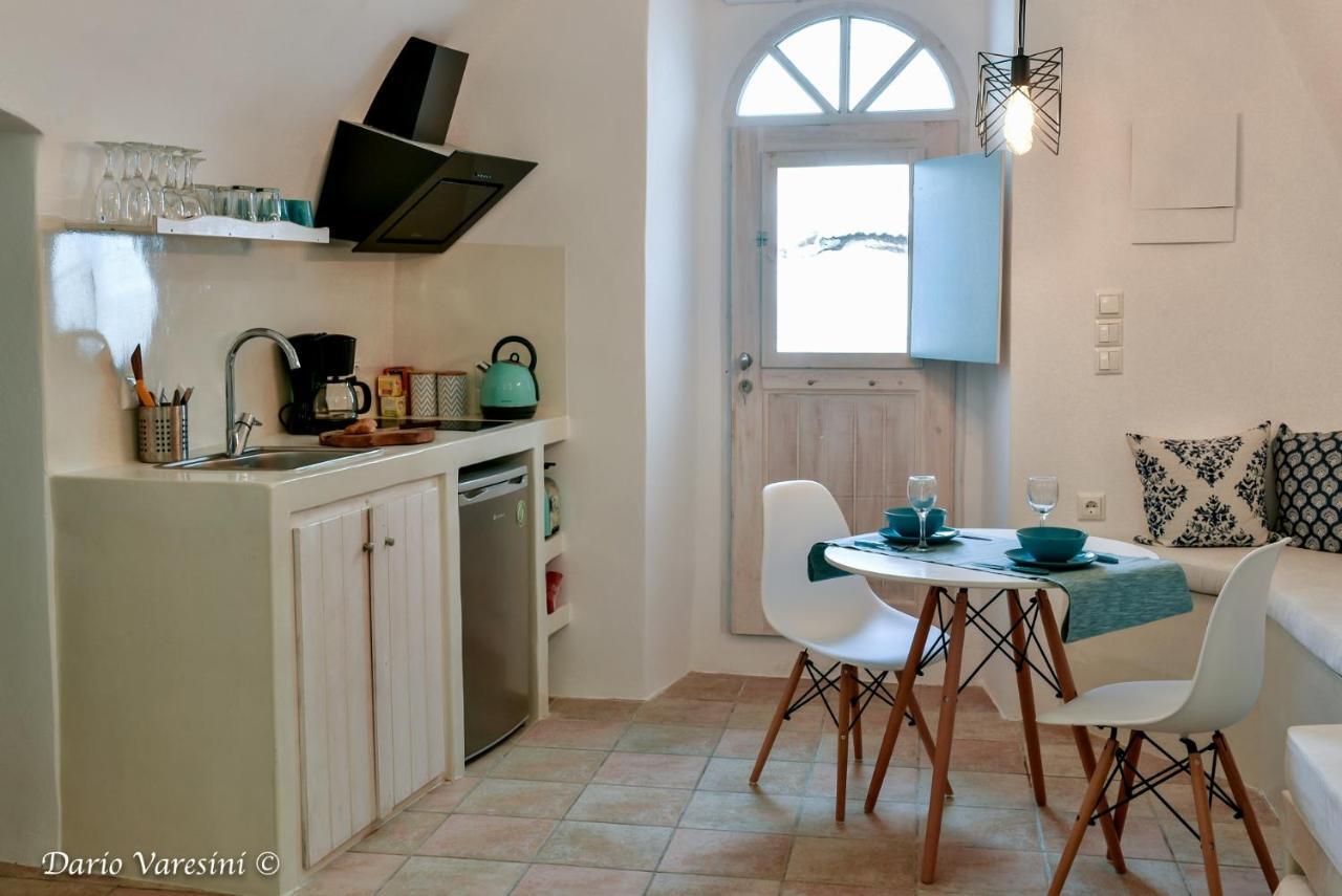 Willa Santorinian Lava House Pýrgos Zewnętrze zdjęcie